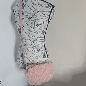 Forever21 Pink Fluffy W/ Gold Hardware & Chain Detail Small Crossbody (EUC)✨️💖✨
